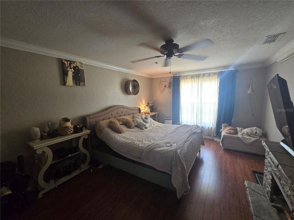 For Sale: $465,000 (3 beds, 2 baths, 1955 Square Feet)