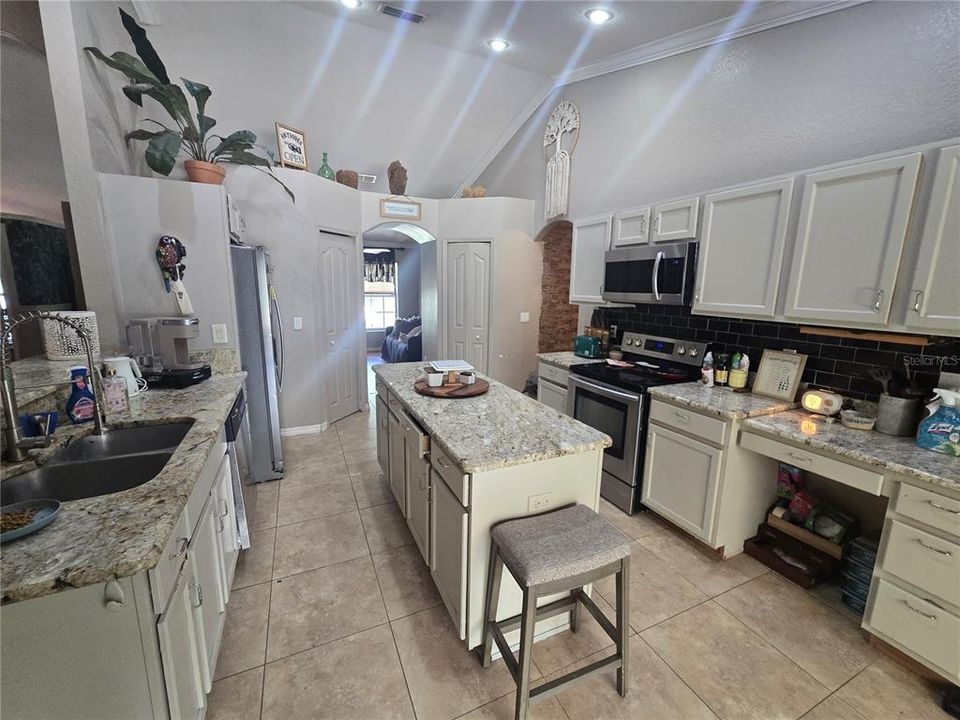 For Sale: $465,000 (3 beds, 2 baths, 1955 Square Feet)