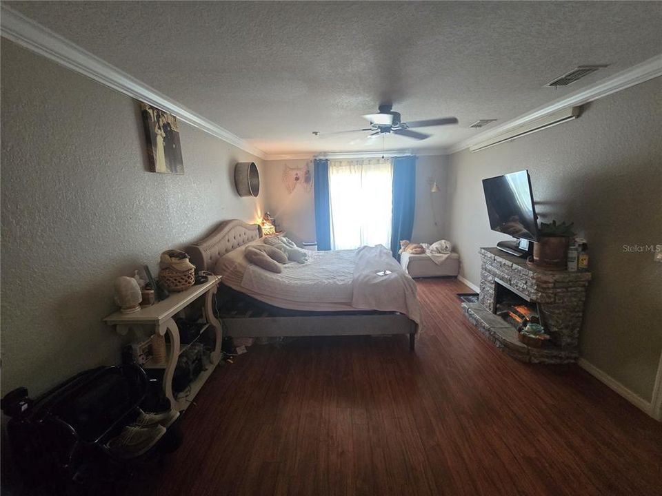 For Sale: $465,000 (3 beds, 2 baths, 1955 Square Feet)