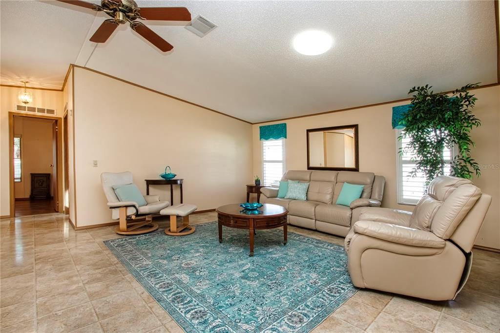For Sale: $194,900 (3 beds, 2 baths, 1480 Square Feet)