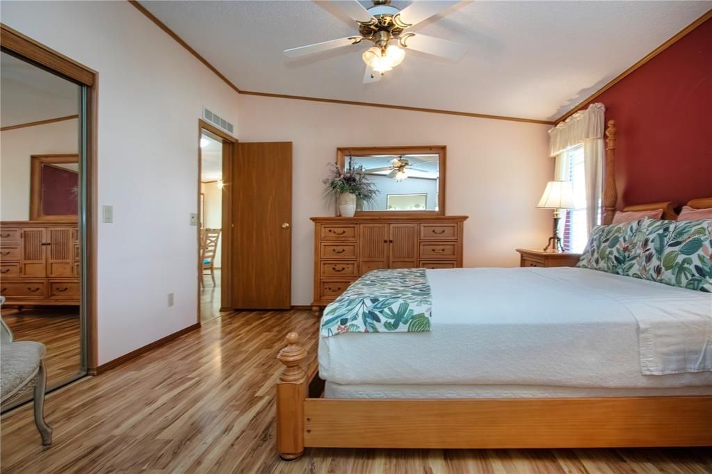 For Sale: $194,900 (3 beds, 2 baths, 1480 Square Feet)