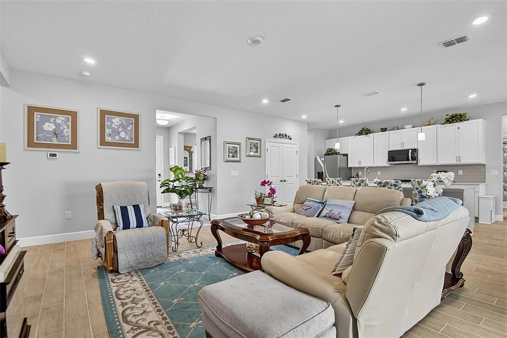 For Sale: $459,000 (4 beds, 3 baths, 2306 Square Feet)