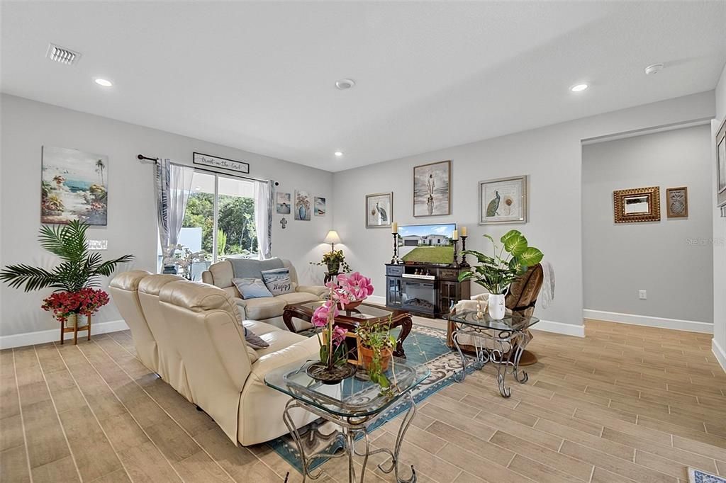 For Sale: $459,000 (4 beds, 3 baths, 2306 Square Feet)
