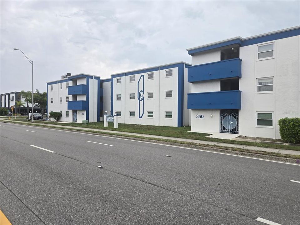 В аренду: $1,600 (2 спален, 1 ванн, 915 Квадратных фут)