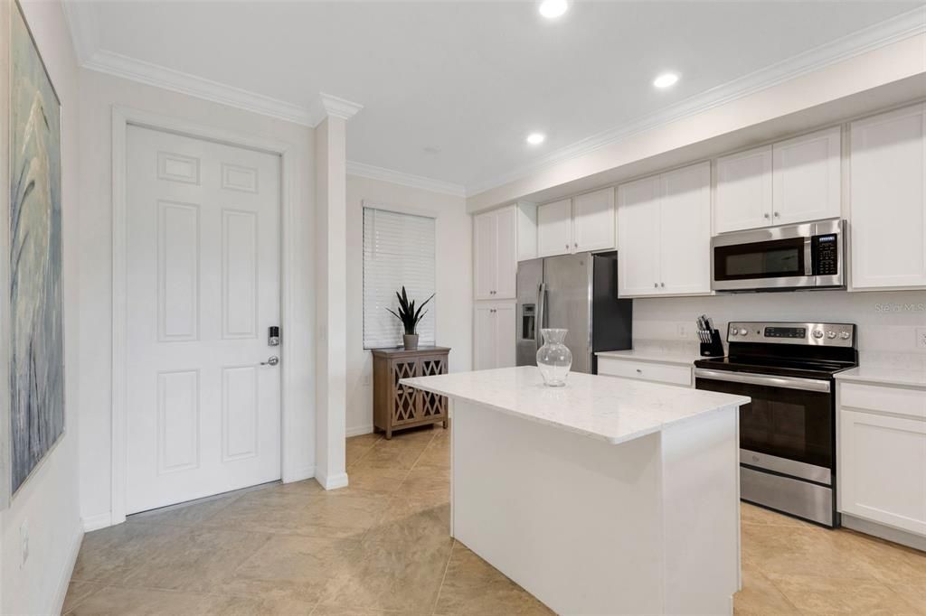 For Sale: $325,000 (2 beds, 2 baths, 1121 Square Feet)