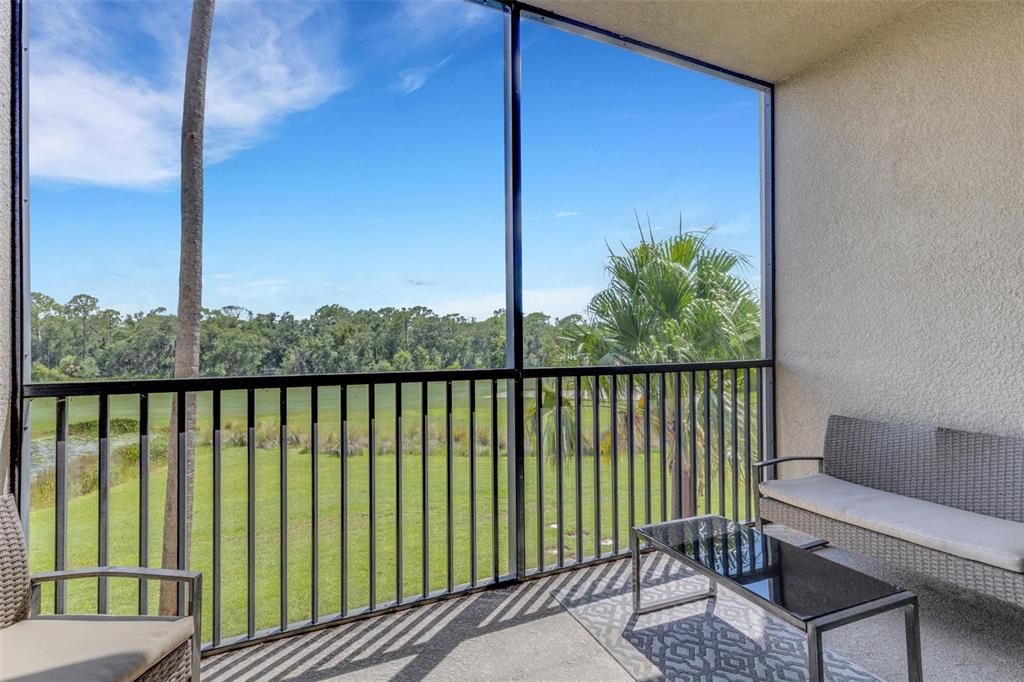 For Sale: $325,000 (2 beds, 2 baths, 1121 Square Feet)
