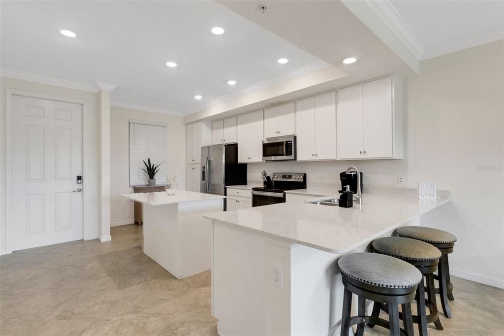 For Sale: $325,000 (2 beds, 2 baths, 1121 Square Feet)