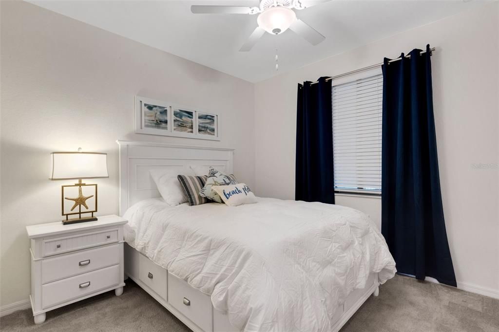 For Sale: $325,000 (2 beds, 2 baths, 1121 Square Feet)