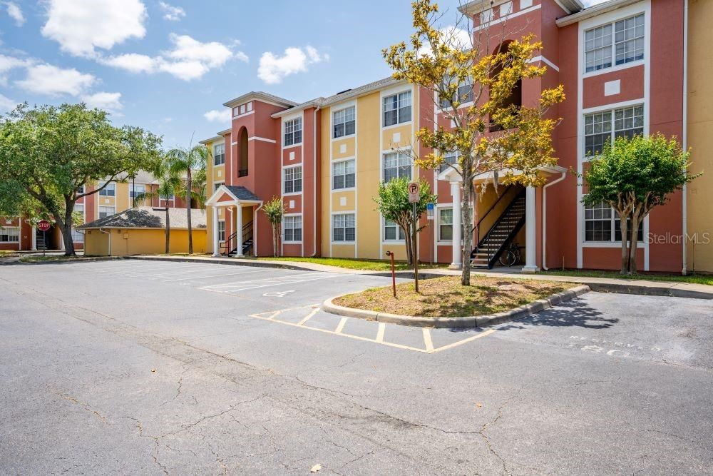 For Rent: $1,850 (2 beds, 2 baths, 999 Square Feet)
