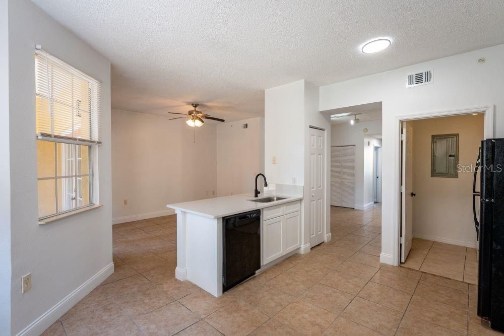 For Rent: $1,850 (2 beds, 2 baths, 999 Square Feet)