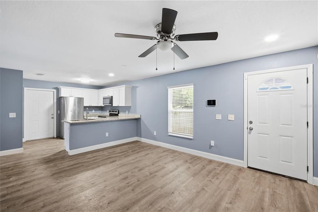 В аренду: $2,095 (4 спален, 2 ванн, 1098 Квадратных фут)