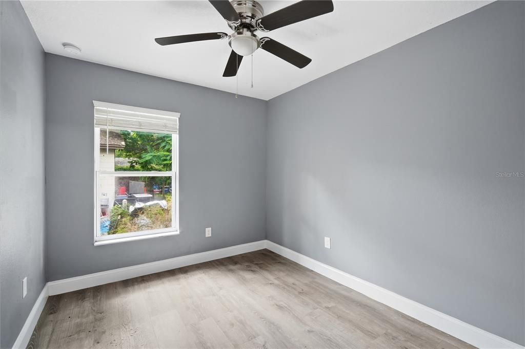 В аренду: $2,095 (4 спален, 2 ванн, 1098 Квадратных фут)