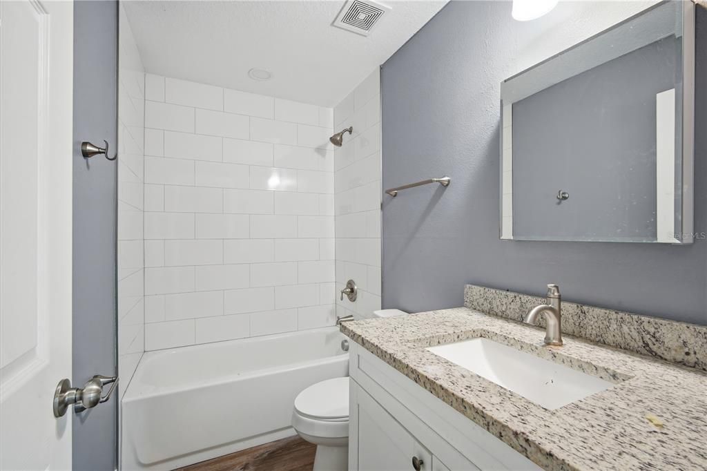 В аренду: $2,095 (4 спален, 2 ванн, 1098 Квадратных фут)