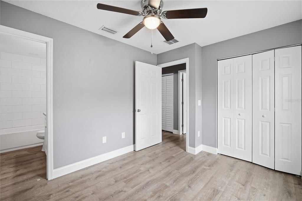В аренду: $2,095 (4 спален, 2 ванн, 1098 Квадратных фут)