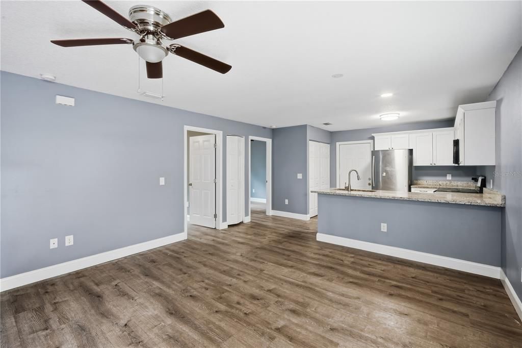 В аренду: $2,095 (4 спален, 2 ванн, 1098 Квадратных фут)