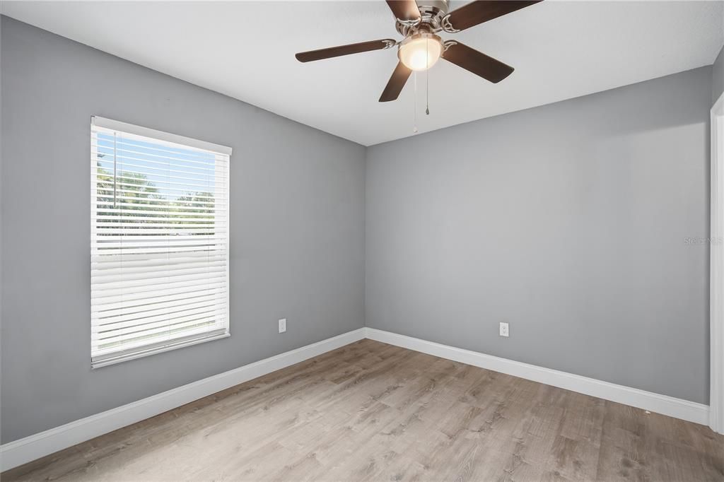 В аренду: $2,095 (4 спален, 2 ванн, 1098 Квадратных фут)