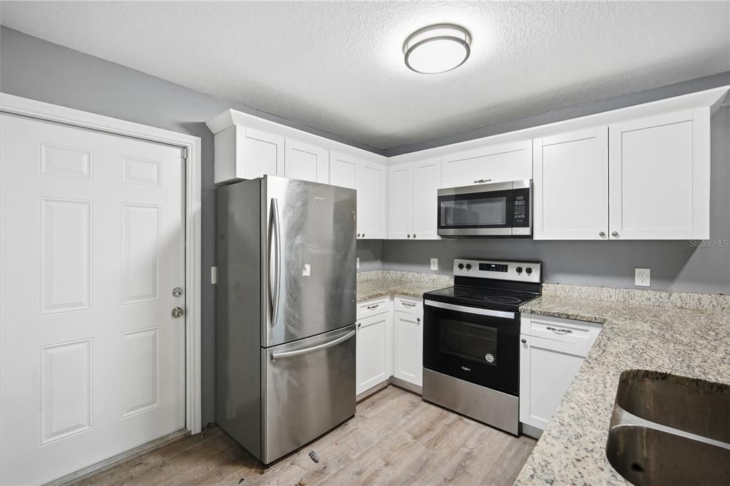 В аренду: $2,095 (4 спален, 2 ванн, 1098 Квадратных фут)