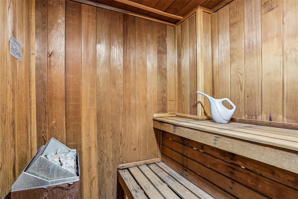 For Sale: $440,000 (2 beds, 2 baths, 968 Square Feet)