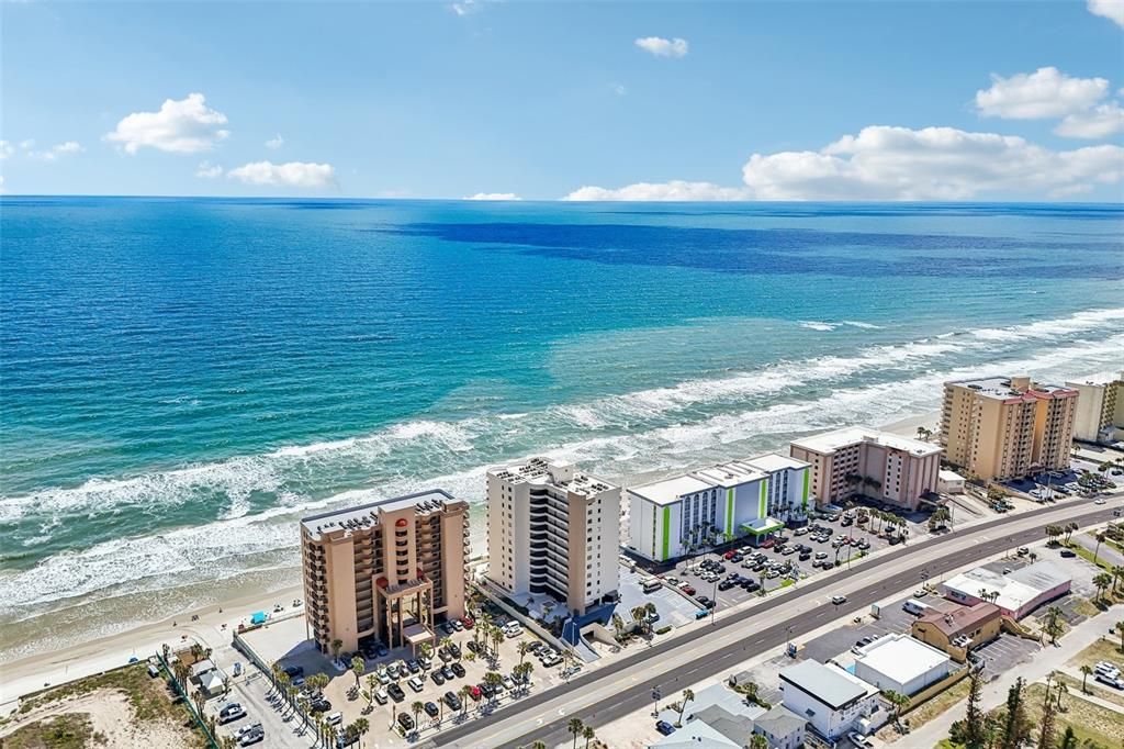 For Sale: $440,000 (2 beds, 2 baths, 968 Square Feet)