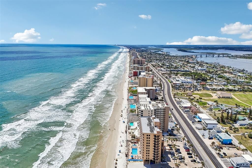 For Sale: $440,000 (2 beds, 2 baths, 968 Square Feet)