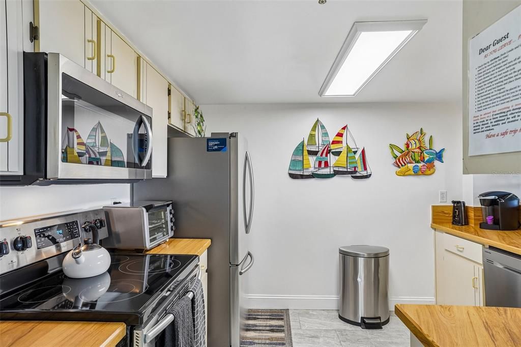 For Sale: $440,000 (2 beds, 2 baths, 968 Square Feet)