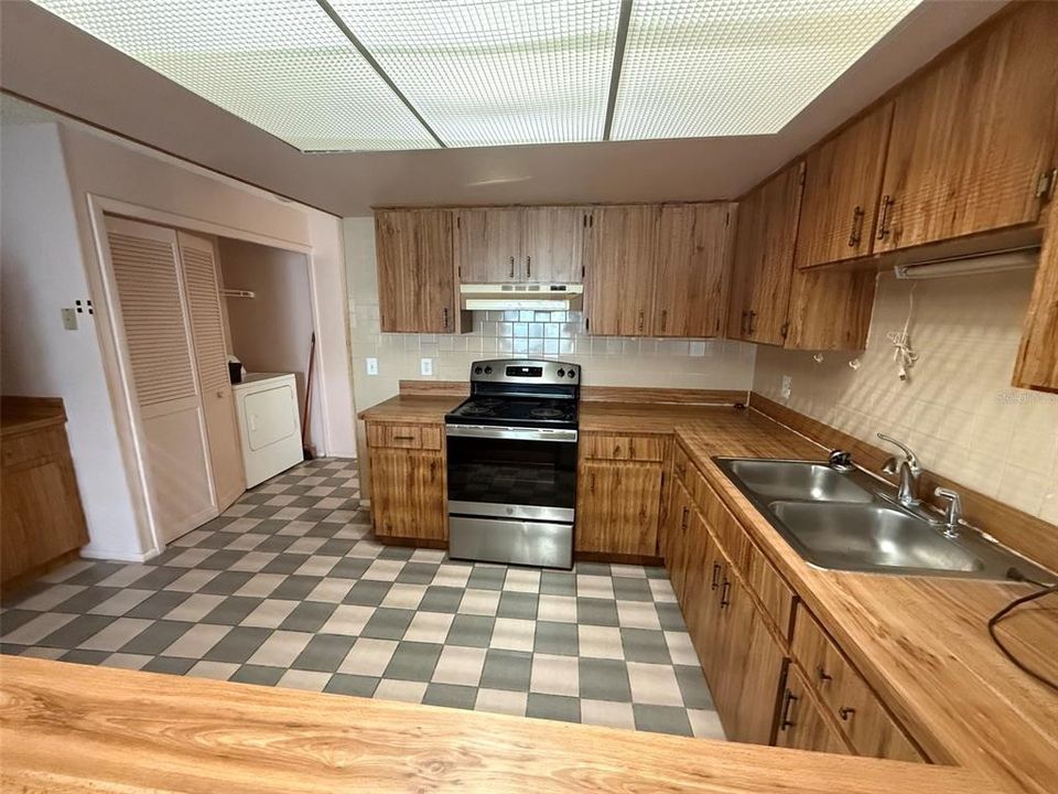 En Venta: $219,900 (3 camas, 2 baños, 1703 Pies cuadrados)