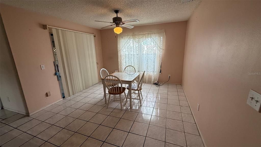 En Venta: $219,900 (3 camas, 2 baños, 1703 Pies cuadrados)