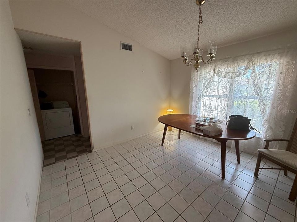 En Venta: $219,900 (3 camas, 2 baños, 1703 Pies cuadrados)