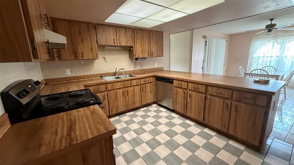 En Venta: $219,900 (3 camas, 2 baños, 1703 Pies cuadrados)