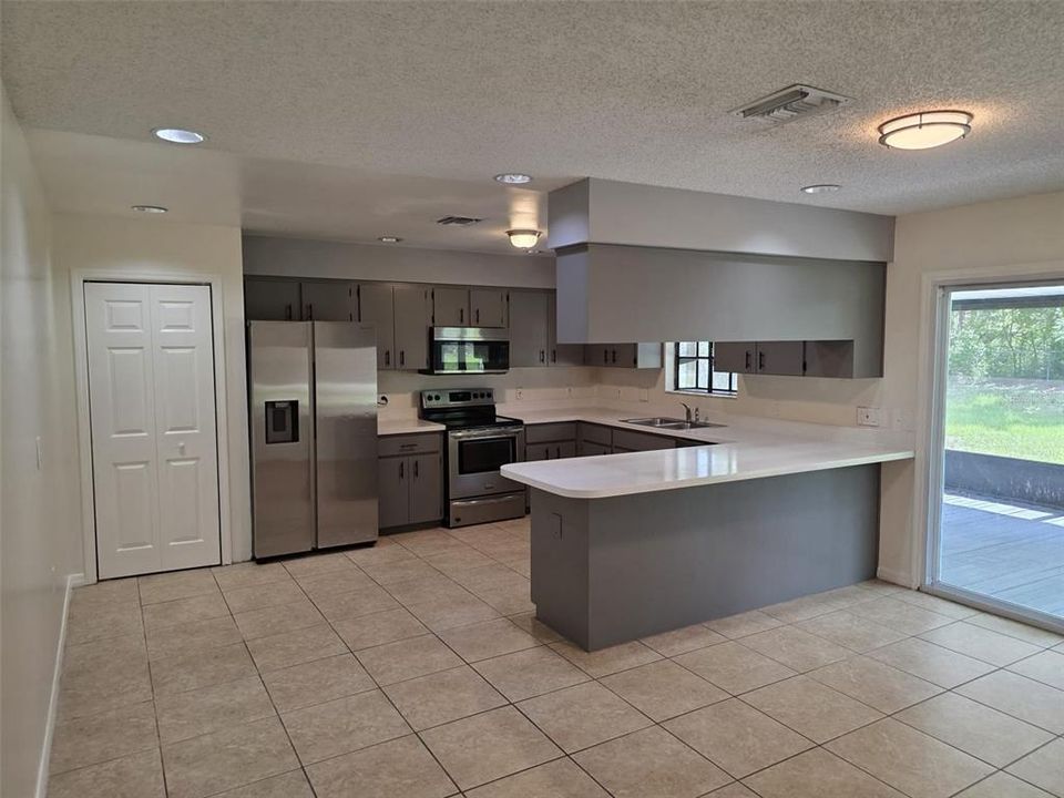 For Rent: $1,600 (2 beds, 1 baths, 1200 Square Feet)