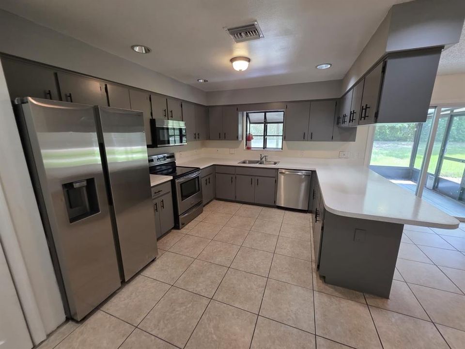 For Rent: $1,600 (2 beds, 1 baths, 1200 Square Feet)