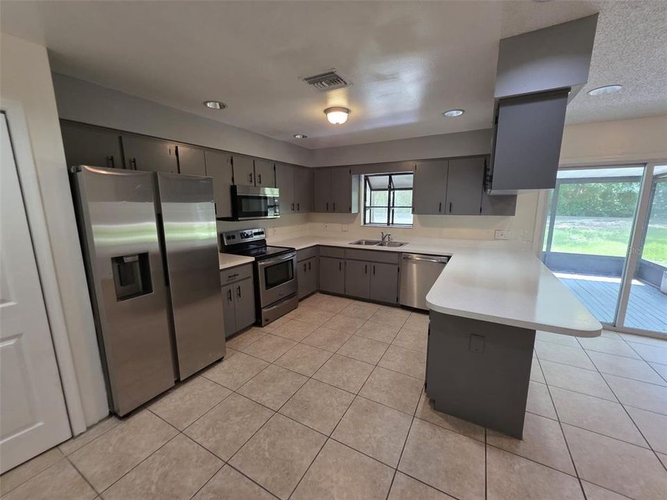 For Rent: $1,600 (2 beds, 1 baths, 1200 Square Feet)