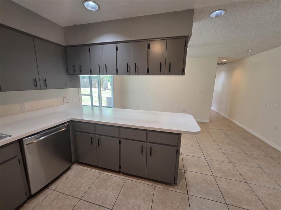 For Rent: $1,600 (2 beds, 1 baths, 1200 Square Feet)