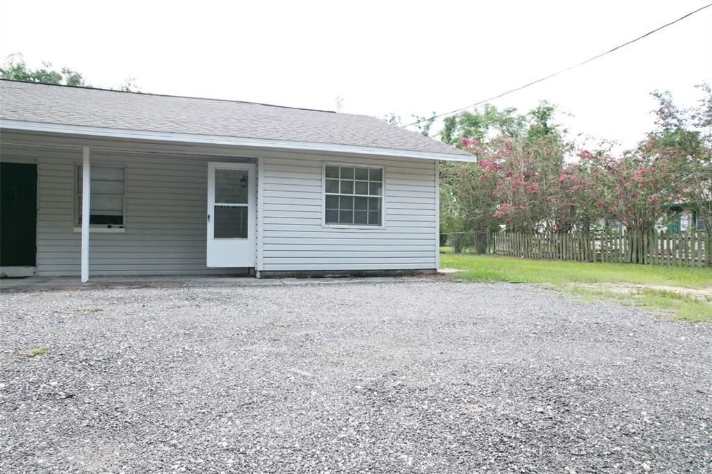 For Rent: $1,600 (2 beds, 1 baths, 1200 Square Feet)