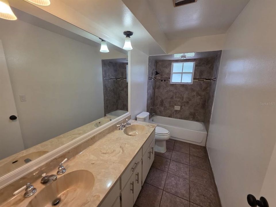 For Rent: $1,600 (2 beds, 1 baths, 1200 Square Feet)
