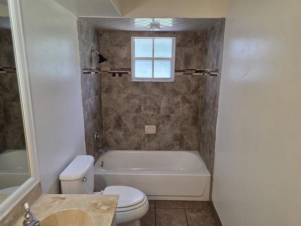 For Rent: $1,600 (2 beds, 1 baths, 1200 Square Feet)