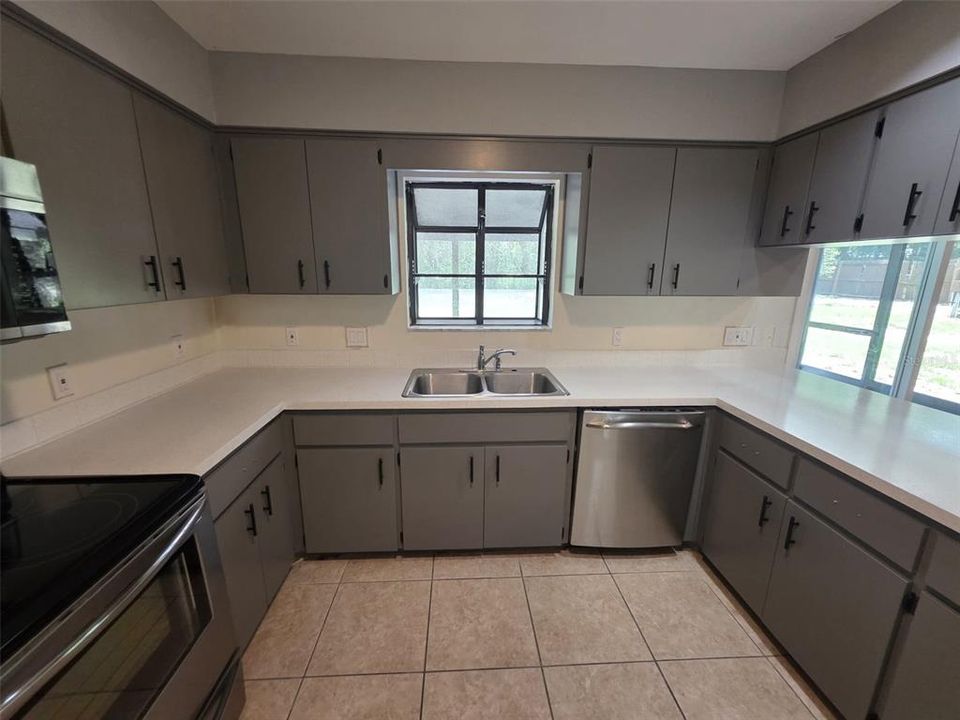 For Rent: $1,600 (2 beds, 1 baths, 1200 Square Feet)