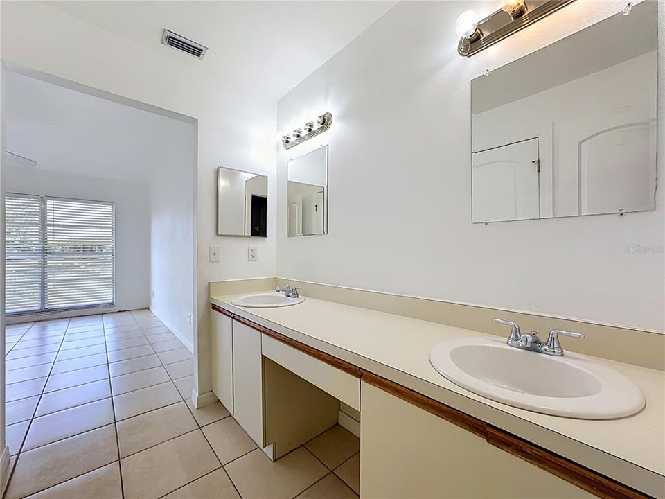 En Venta: $365,000 (4 camas, 2 baños, 1778 Pies cuadrados)