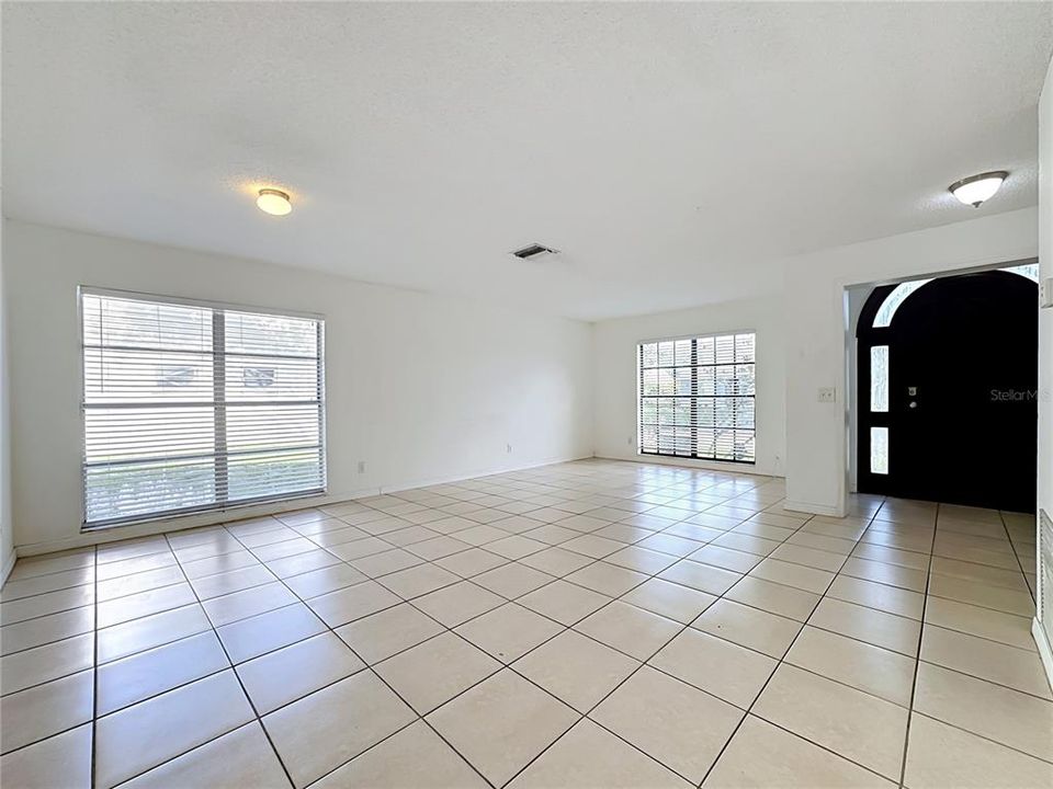En Venta: $365,000 (4 camas, 2 baños, 1778 Pies cuadrados)