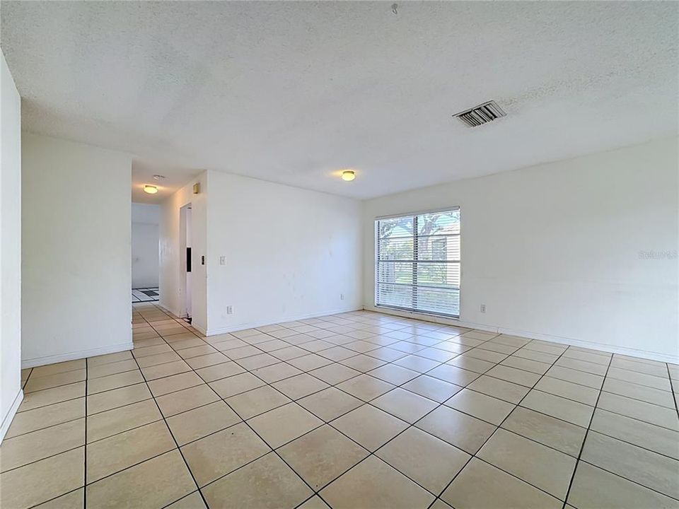 En Venta: $365,000 (4 camas, 2 baños, 1778 Pies cuadrados)