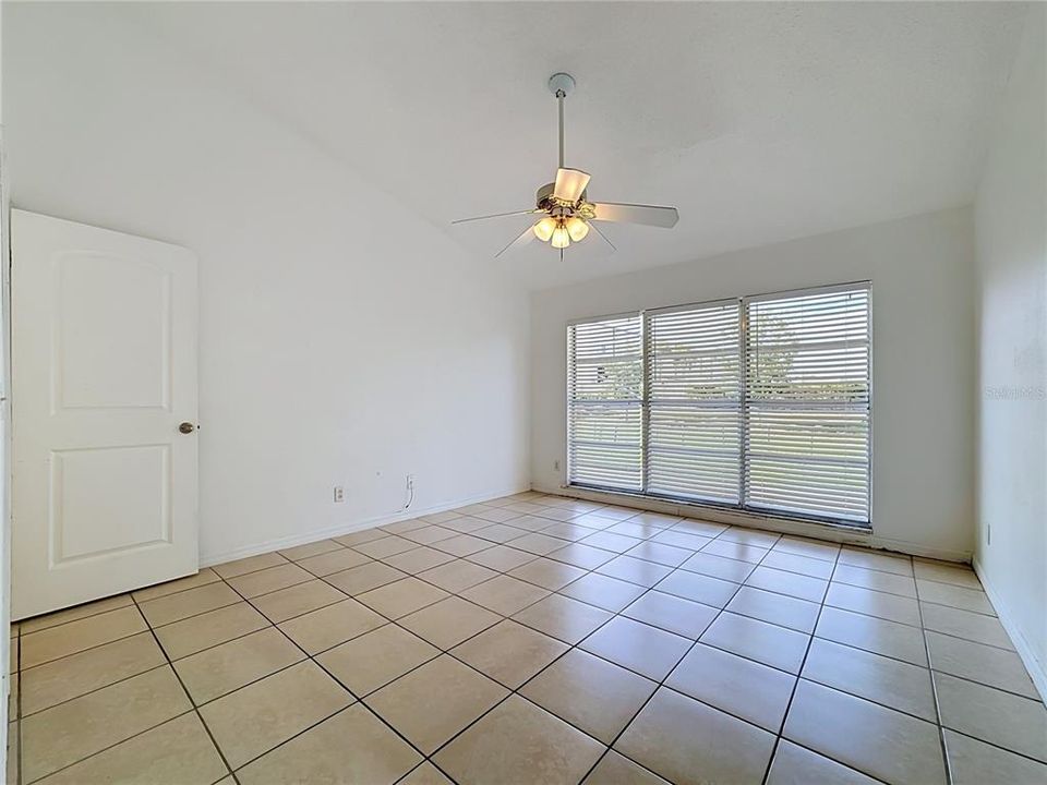 En Venta: $365,000 (4 camas, 2 baños, 1778 Pies cuadrados)