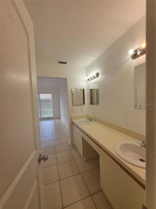 En Venta: $365,000 (4 camas, 2 baños, 1778 Pies cuadrados)