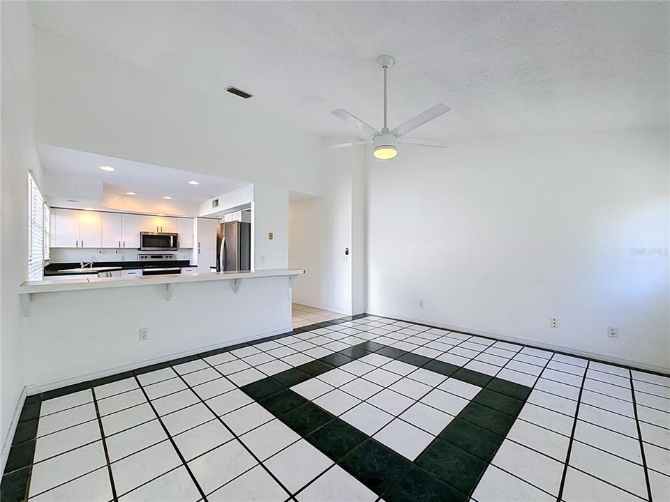En Venta: $365,000 (4 camas, 2 baños, 1778 Pies cuadrados)
