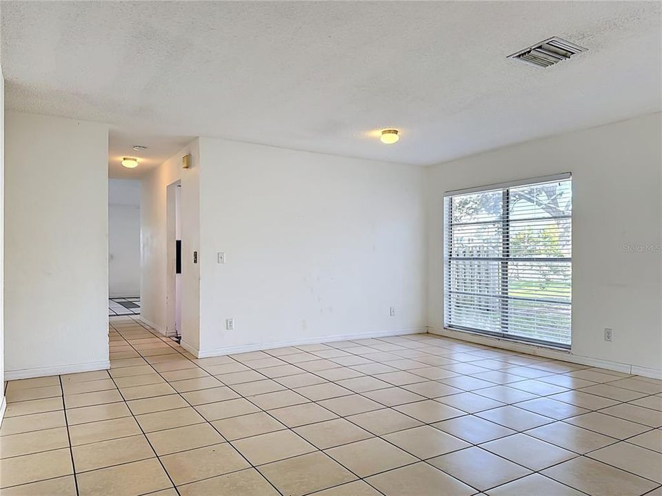 En Venta: $365,000 (4 camas, 2 baños, 1778 Pies cuadrados)
