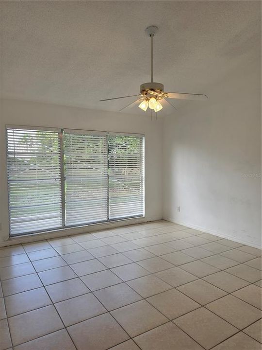 En Venta: $365,000 (4 camas, 2 baños, 1778 Pies cuadrados)
