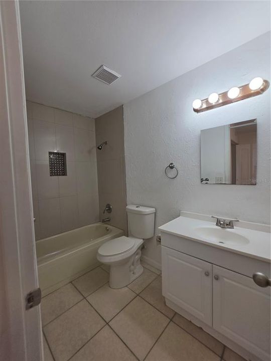 En Venta: $365,000 (4 camas, 2 baños, 1778 Pies cuadrados)