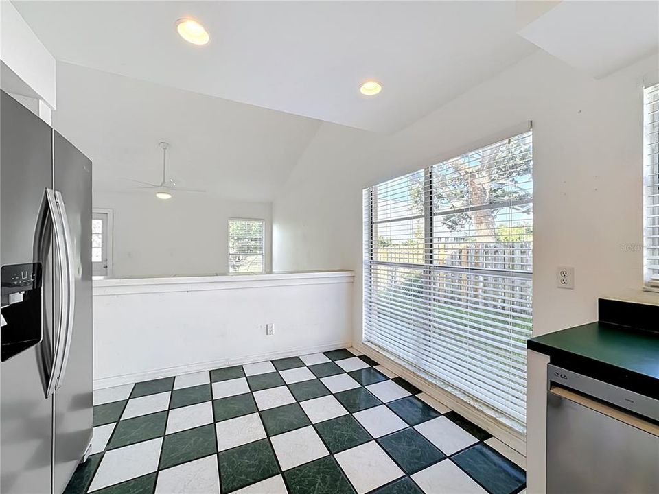 En Venta: $365,000 (4 camas, 2 baños, 1778 Pies cuadrados)