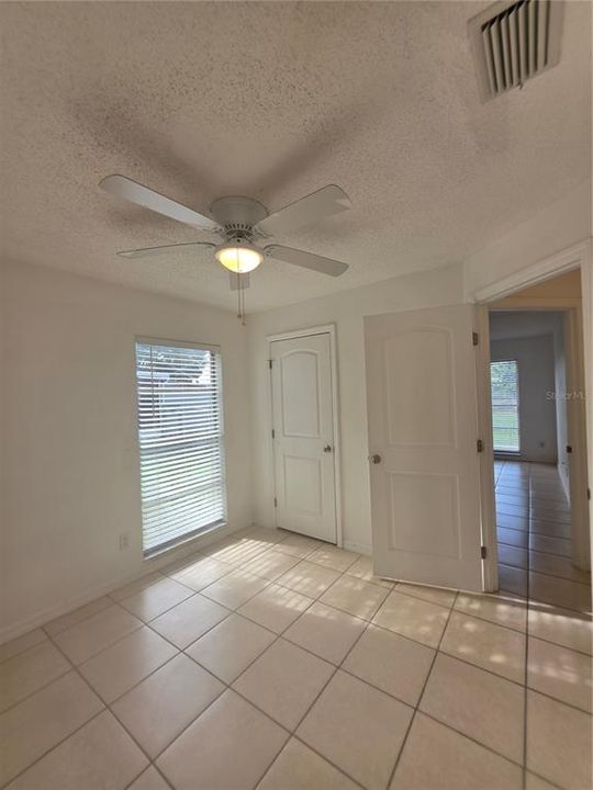En Venta: $365,000 (4 camas, 2 baños, 1778 Pies cuadrados)