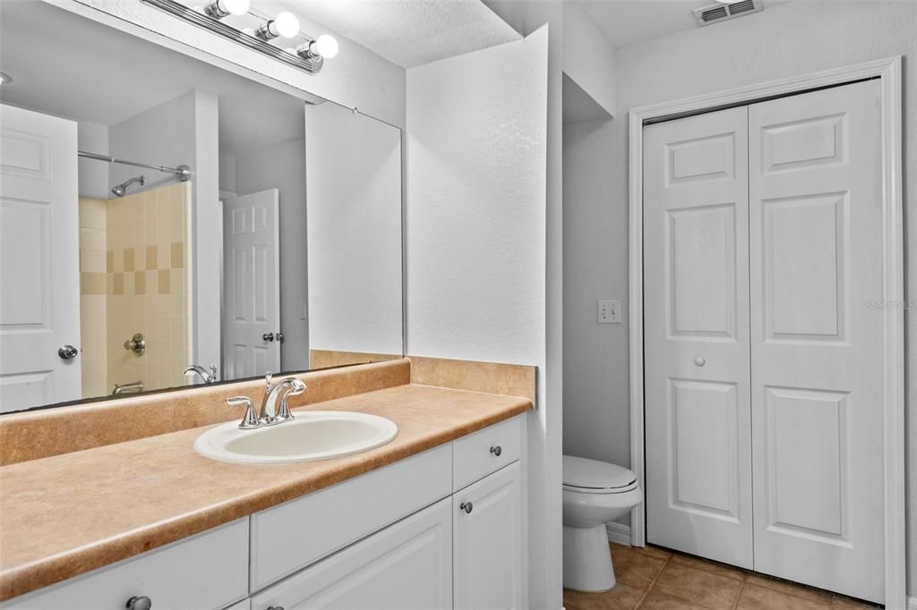 На продажу: $197,900 (2 спален, 2 ванн, 1316 Квадратных фут)
