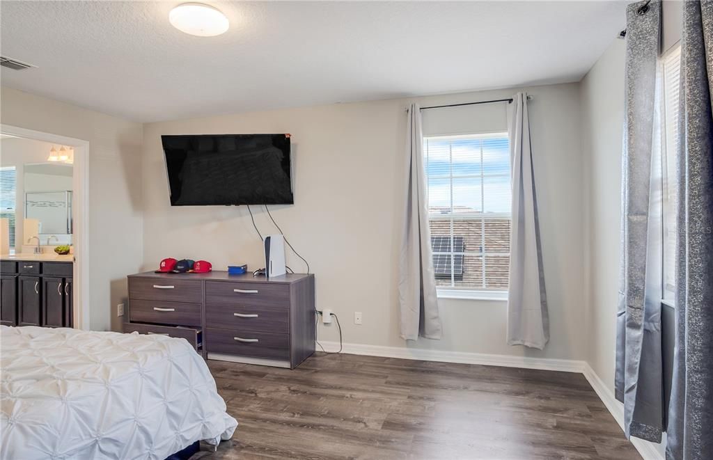 For Sale: $459,990 (5 beds, 3 baths, 2678 Square Feet)
